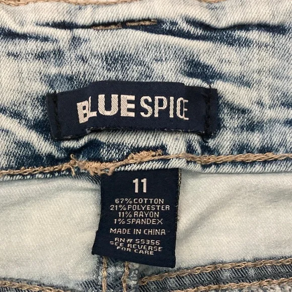 Blue Spice Light Wash Juniors Jean Shorts - Picture 2 of 4